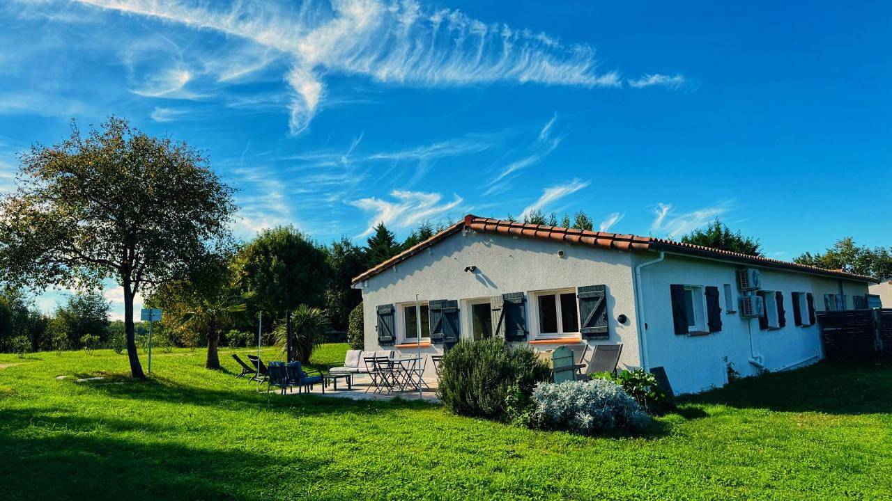 Grand Cottage Piscine Privée 12p Lescottagesdutarn in Peyrole, Région d'Albi