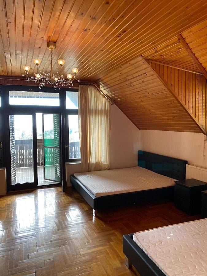 Villa für 12 Personen, mit Balkon und Terrasse sowie Garten und Ausblick in Budapest