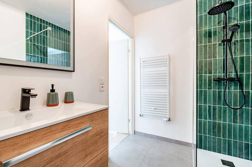 Appartement entier, Appartement lumineux avec grande loggia & parking, proche centre et gare in Bègles, Région de Bordeaux