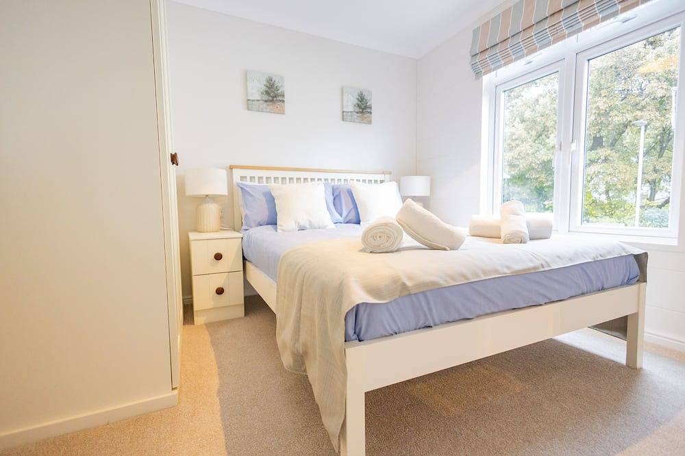 Shearwater - A luxury front line lodge on  Sandhills Holiday Park Mudeford in Mudeford, Christchurch