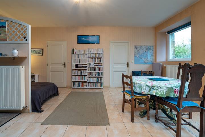 Guest Room “Manoir De Gourvinec” with Lake View, Private Terrace & Wi-Fi in Saint-Nolff, Regionalt naturreservat i Golfe du Morbihan