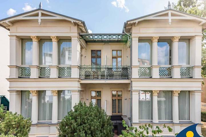 Villa mit pool für 4 Personen, mit Terrasse und Pool an der Ostsee