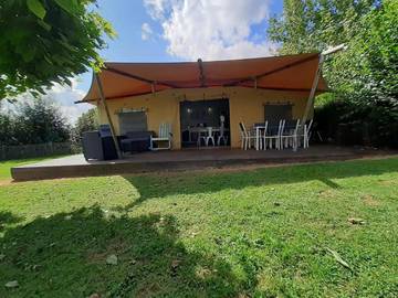 Tente pour 7 personnes, avec jardin et piscine en Corrèze