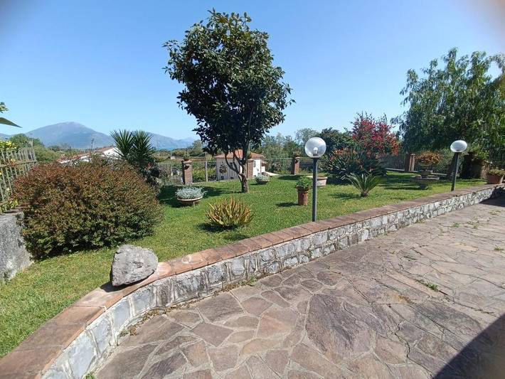 Location de vacances pour 5 personnes, avec Balcon et Terrasse ainsi que Jardin et Vue à Santa Marina - 2