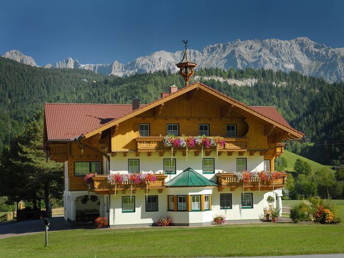 Ferienwohnung für 6 Personen, mit Garten und Balkon, kinderfreundlich