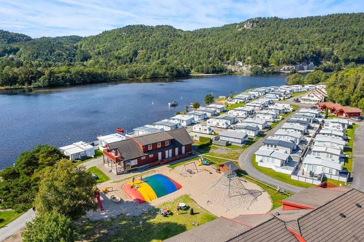Ferielandsby for 4 personer, med Terrasse og Hage på Sørlandet