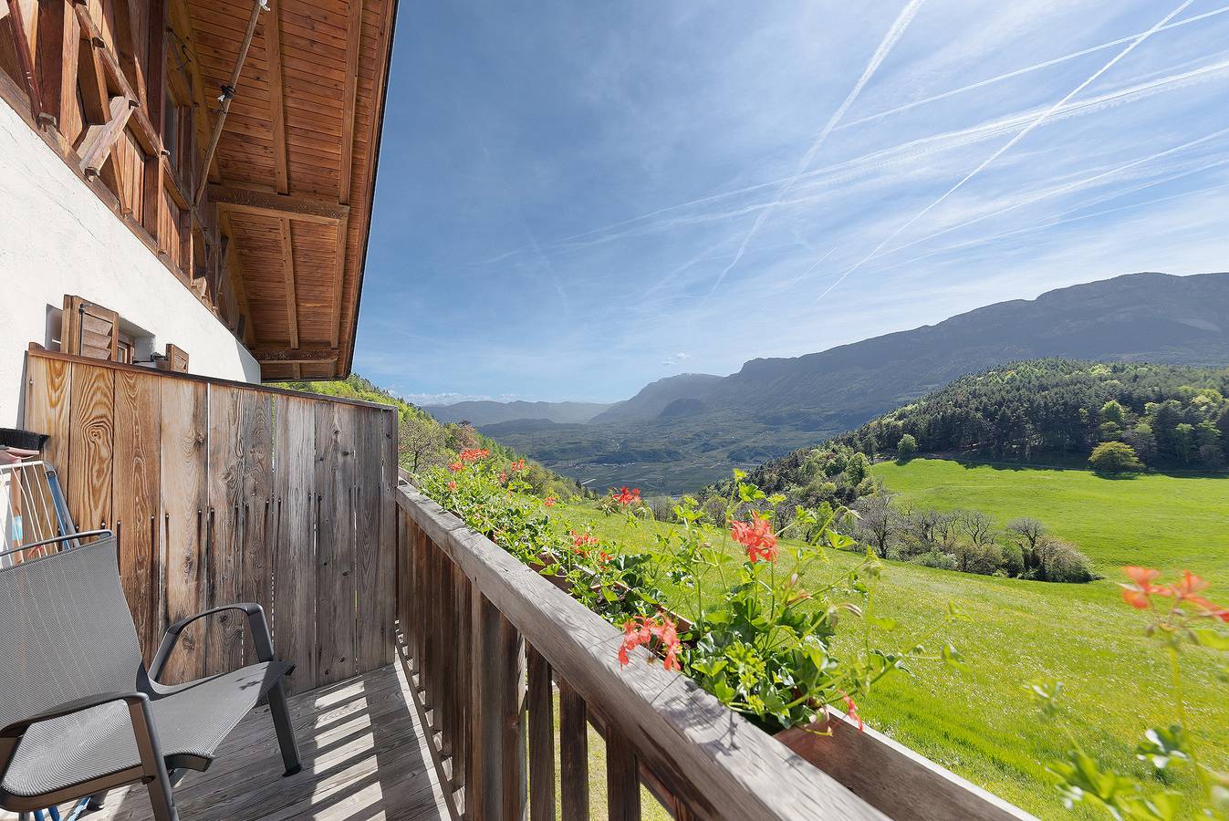 Apartamento inteiro, Apartamento 'Moar im Rumsein - Etschblick' com vista para a montanha, parque infantil e Wi-Fi in San Genesio Atesino, Alpes de Sarentino
