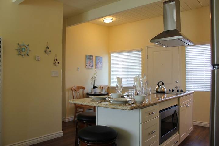 Vacation rental for 3 people, with pool and yard as well as balcony in Southern California