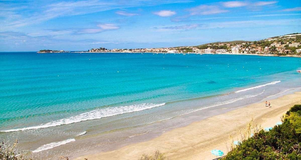 Appartement entier, Two-Bedroom Apartment in Sanary-sur-Mer, Côte méditerranéenne (France)