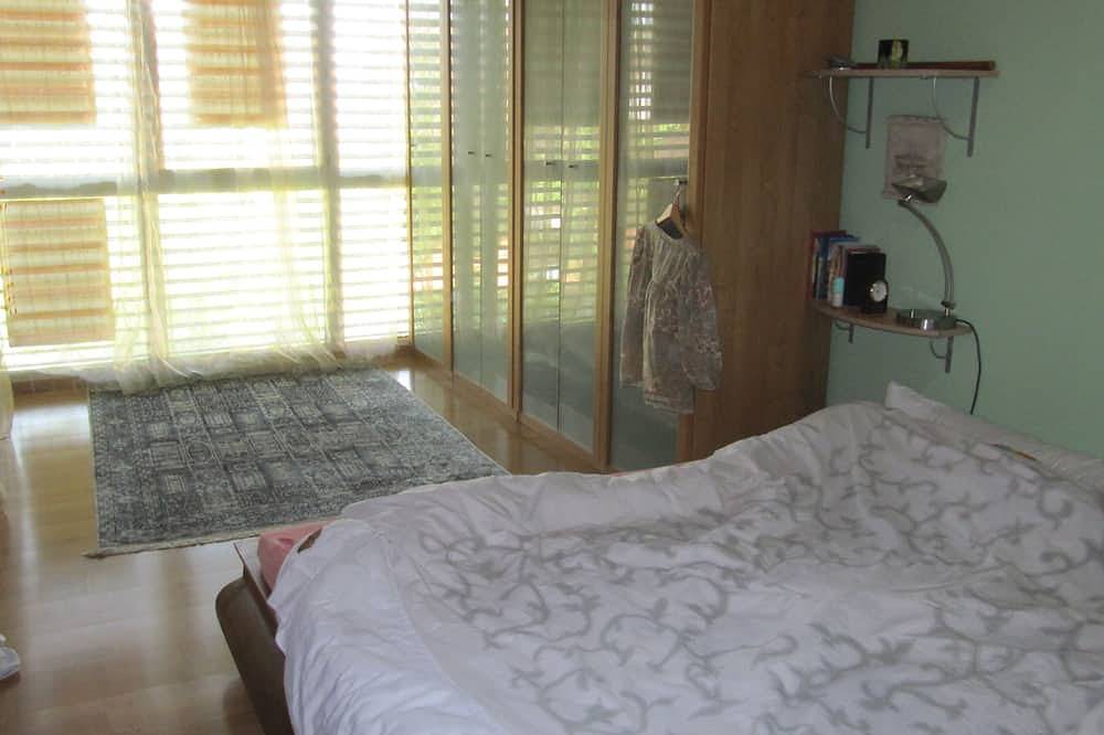 Home for Rent. Residential, 10mins from town, 2mins from lake, public transport. in Genthod, Lago Lemano