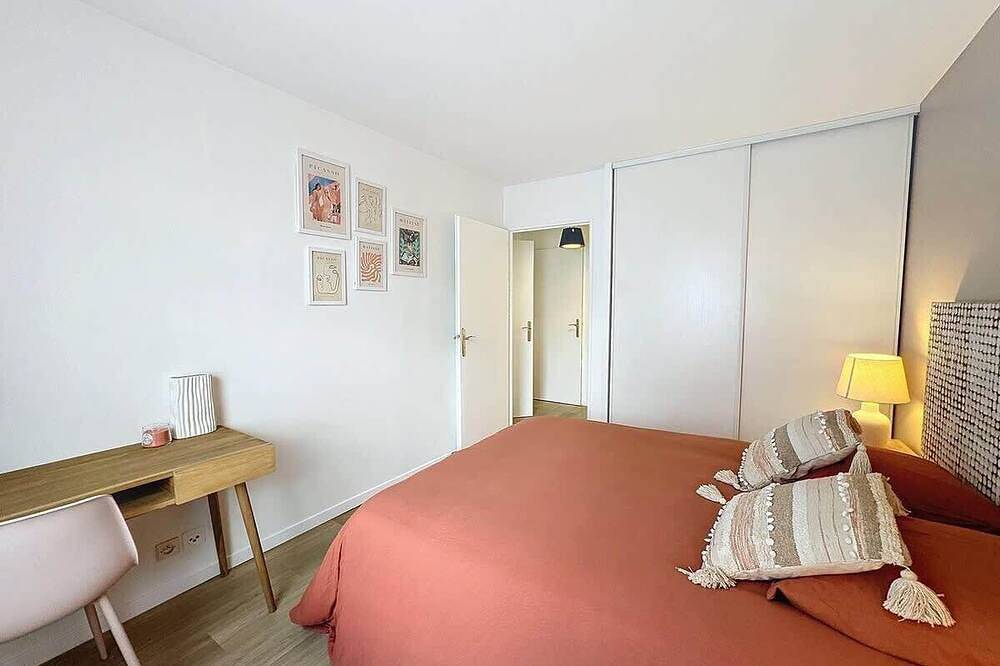 Entire apartment, \"Le Cassin\" - Parking et terrasse, à 5 minutes de la gare in Neuilly-Plaisance, Seine-Saint-Denis