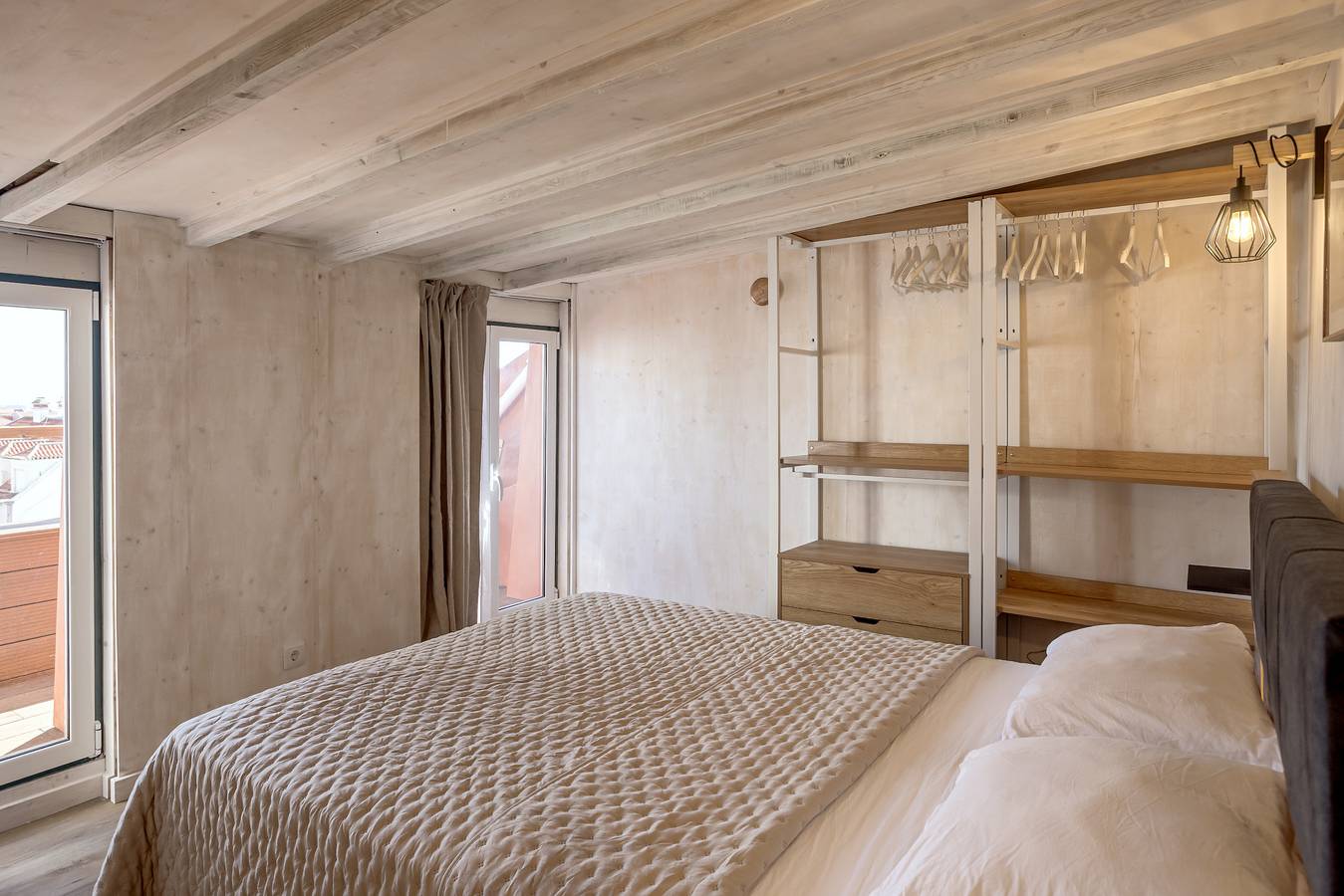 Apartamento inteiro, Bairro Alto Rooftop With Balcony And View in Encarnação, Lisboa
