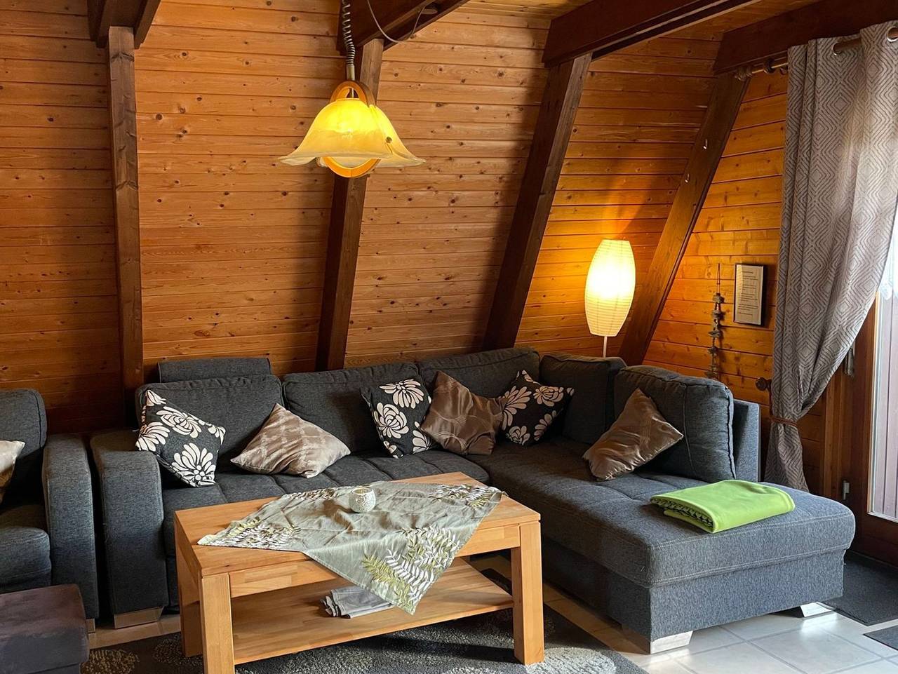 Nurdachhaus Fleger - Gemütliches Nurdachhaus mit Flair im Ferienpark Fedderwardersiel. Hundefrei. in Fedderwardersiel, Butjadingen