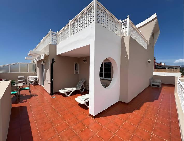 Hel lejlighed, Apartment 'Ático San Juan Teide View By Sydney' with sea view, private terrace and Wi-Fi in Playa de San Juan, Guía de Isora