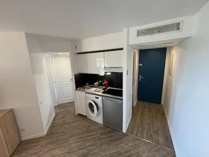 Gîte pour 4 personnes, avec piscine ainsi que vue et balcon dans Office De Tourisme Cannes La Bocca - 2