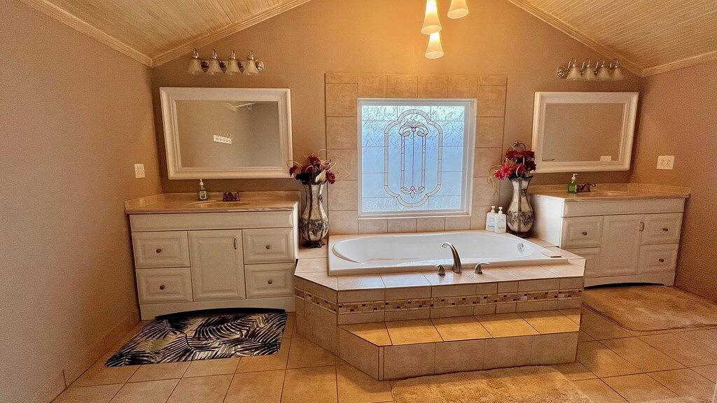 Luxury Waterfront Lodge In Toledo Bend Lake in Toledo Bend Reservoir