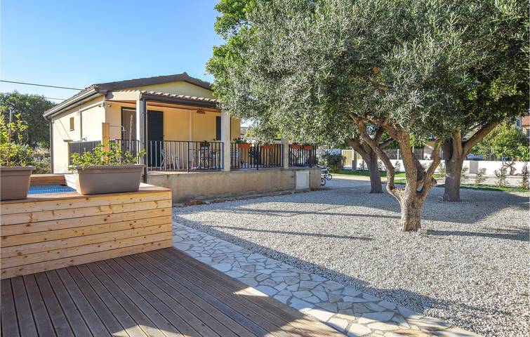 Casa vacanza per 8 persone, con piscina e giardino nonché terrazza, con animali domestici in Ragusa