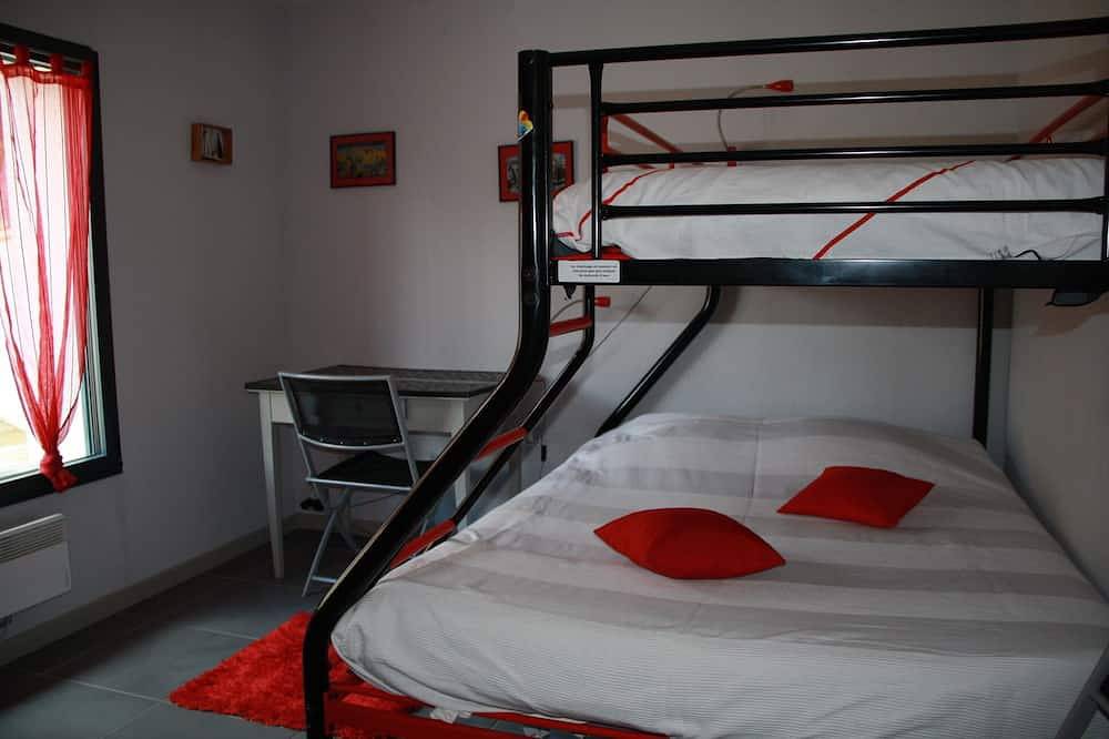 Maison à deux pas de la plage dans secteur privé ombragé, très calme in La Terrière, La Tranche-sur-Mer