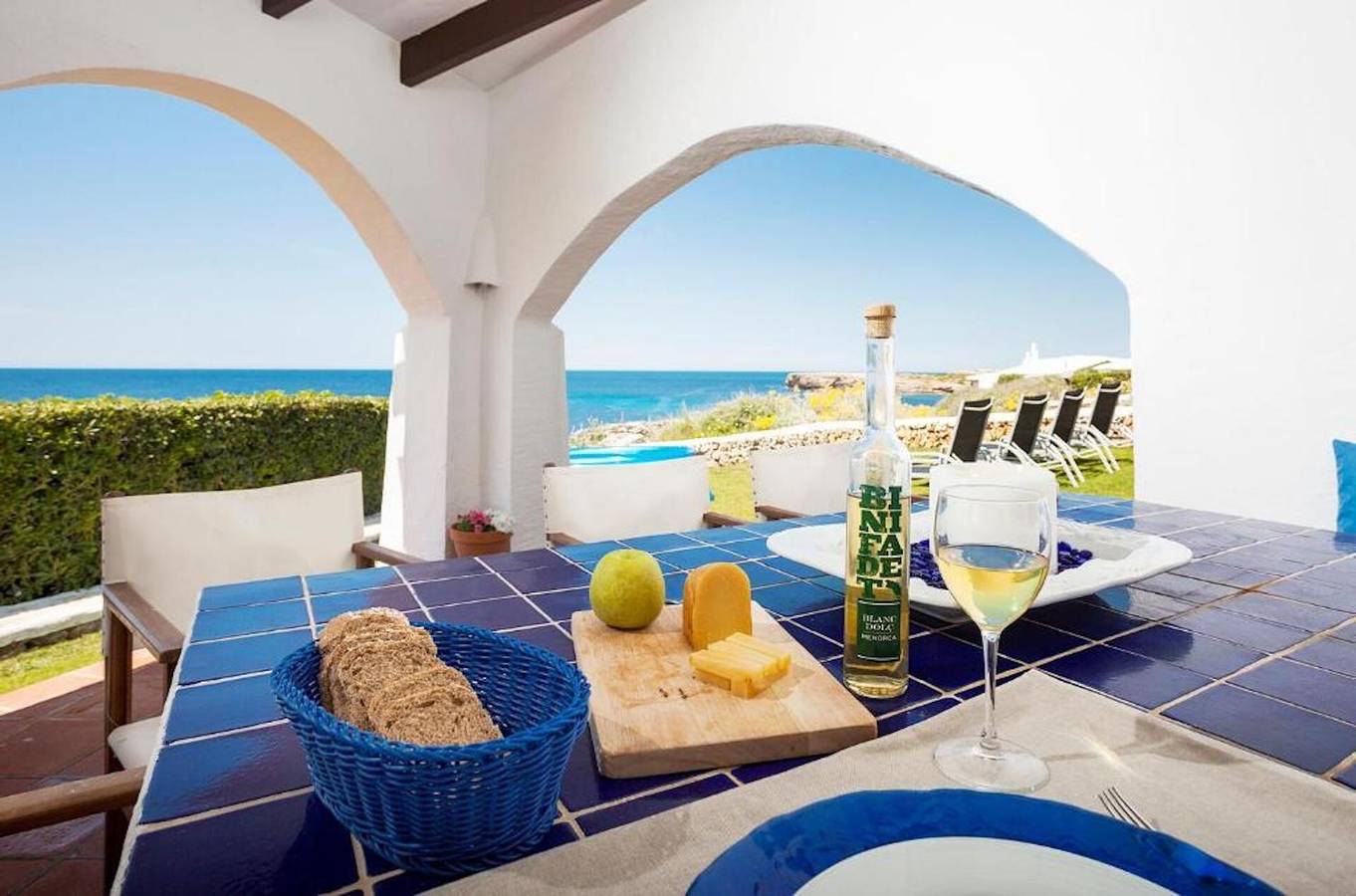 Villa 'Bini Sek' con vistas al mar, terraza privada y aire acondicionado in Binibeca, Sant Lluís