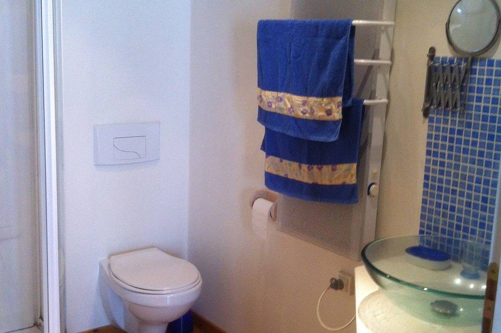 Cosy, pet friendly cottage for 2 in pretty countryside in Crézières, Niort region