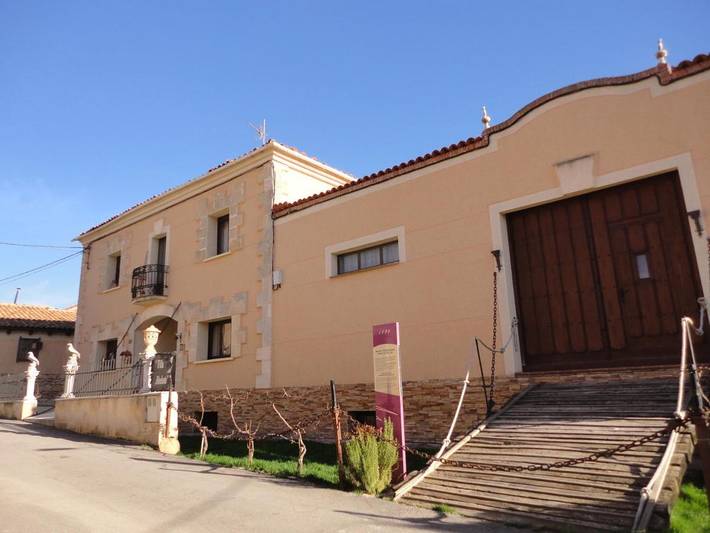 Casa rural para 17 personas, con Balcón y Terraza además de Jardín y Vistas en La Horra - 2