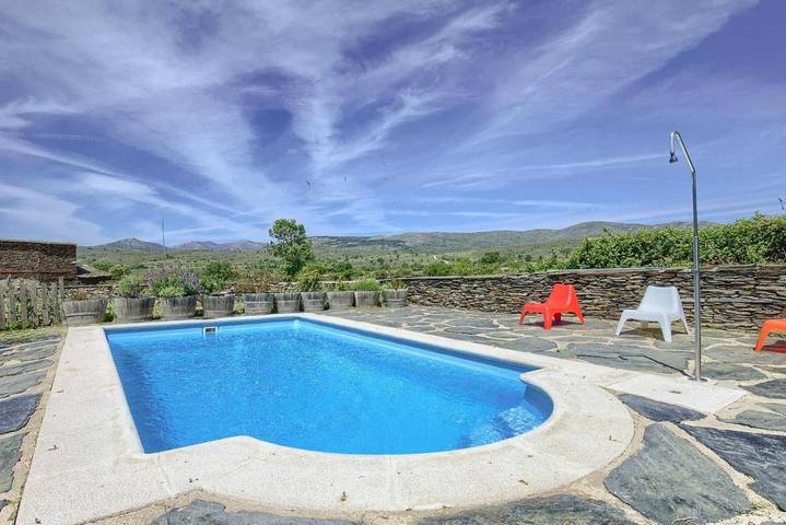 Casa rural para 20 personas, con terraza además de piscina y vistas, Se admiten mascotas en Sierra Norte de Guadalajara - 4