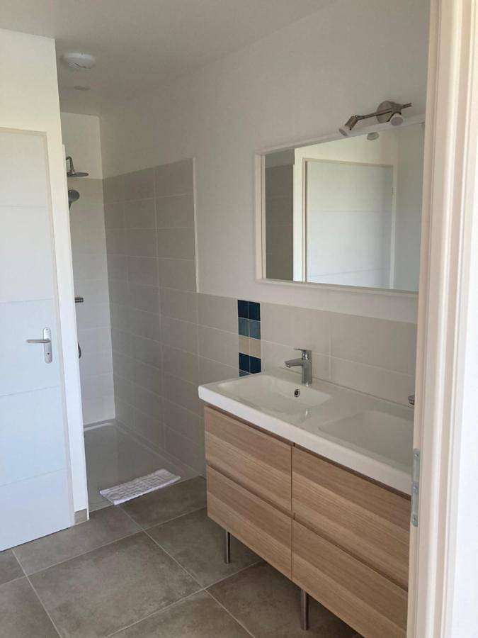 Location de vacances pour 2 personnes, avec jardin ainsi que vue et piscine à Saint-Julien-de-Peyrolas - 3