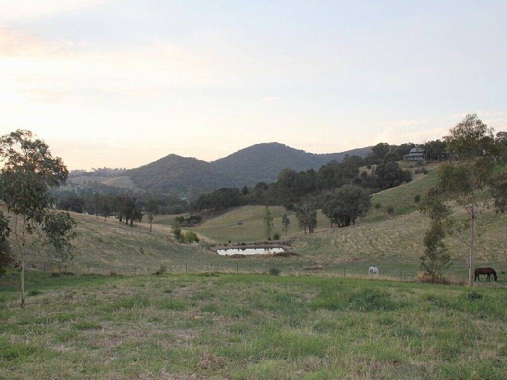 Holiday Home for 10 People in Goughs Bay, Shire of Mansfield