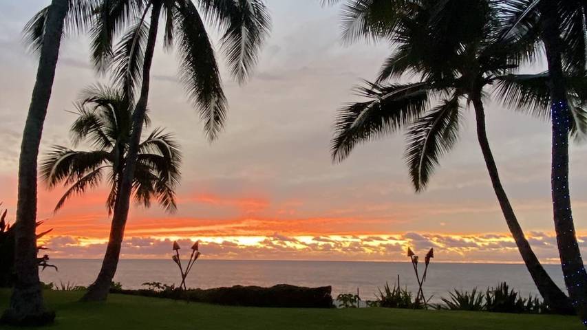 Vacation home for 10 people, with yard and hot tub as well as balcony on Oahu