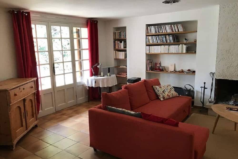 Appartement entier, Grande maison idéale pour deux couples in Velleron, Vaucluse