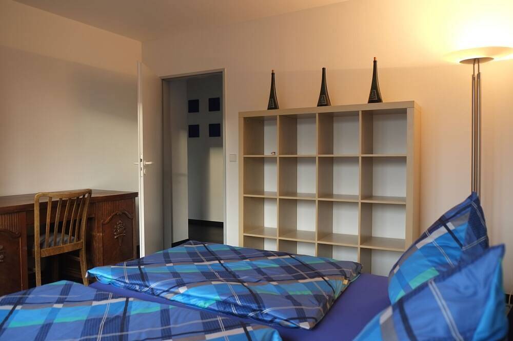 Ganze Wohnung, Nice, centrally located apartments in Cologne, tram stop in front of the door. in Rodenkirchen, Köln