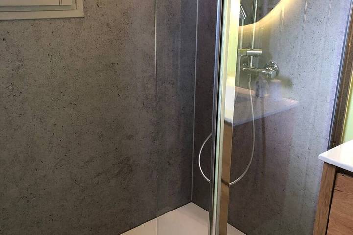 Gîte pour 4 personnes, avec terrasse ainsi que jacuzzi et jardin, animaux acceptés à Roumégoux - 4