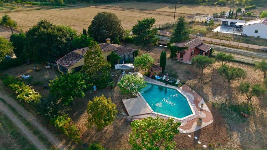 Appartement de vacances pour 3 personnes, avec Terrasse et Jardin ainsi que Piscine et Vue