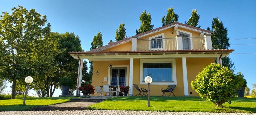 Villa per 4 persone, con Balcone e Terrazza nonché Giardino e Panorama a Bracciano