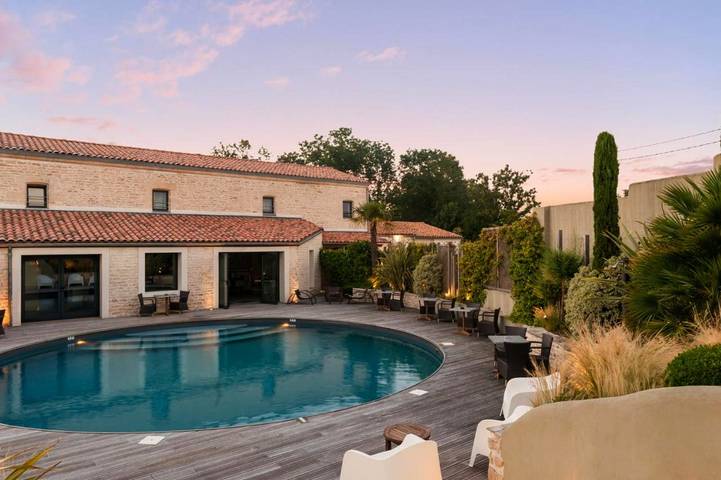 Hôtel pour 2 personnes, avec Terrasse et Jardin ainsi que Piscine et Sauna à Niort