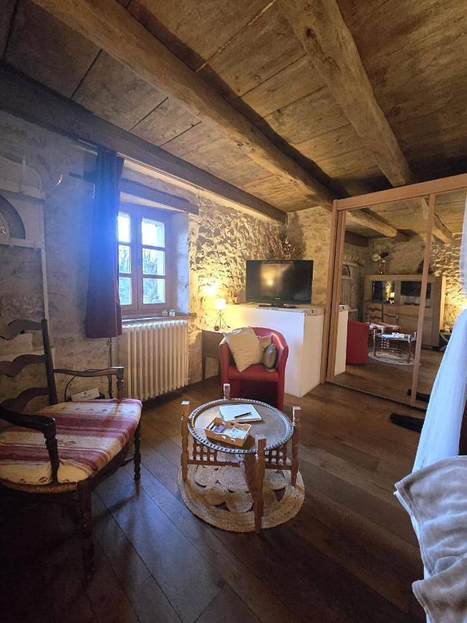 Family Room with Garden View in Ceyzérieu, Belley