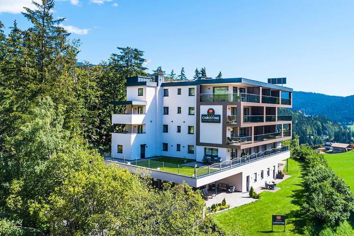 Ferienwohnung für 6 Personen, mit Balkon und Whirlpool sowie Garten und Sauna in Hafling