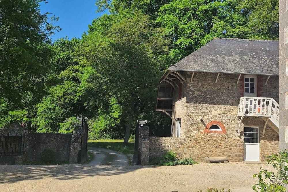 Gîte, 18th century property in Miniac-Morvan, Saint-Malo region