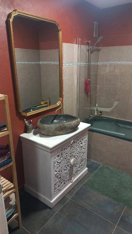 Location de vacances pour 4 personnes, avec balcon à Saint-Julien-les-Villas - 2