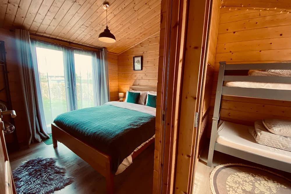Picture Perfect Lodge at Kingfisher Lakes | Stunning Lake Views & Fab Hot Tub | in Brandesburton, East Riding of Yorkshire