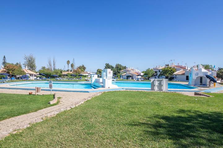 Casa de férias para 4 pessoas, com Jardim e Piscina infantil em Pedras d'El Rei