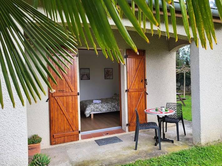 Gîte pour 2 personnes, avec jardin ainsi que vue et terrasse à Beauzelle