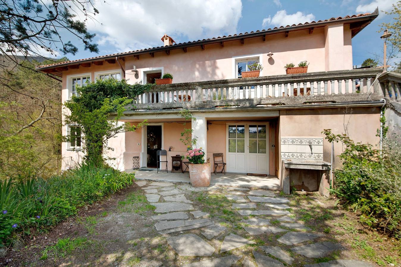 Entire apartment, Apartment 'Agriturismo Il Filo Di Paglia' with Mountain View, Shared Garden and Wi-Fi in Pavareto, Carro (Liguria)
