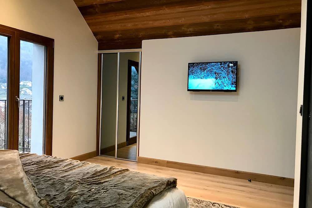 Villa 200 m from Lake Annecy with terrace and parking in Sévrier, Parc naturel régional du Massif des Bauges