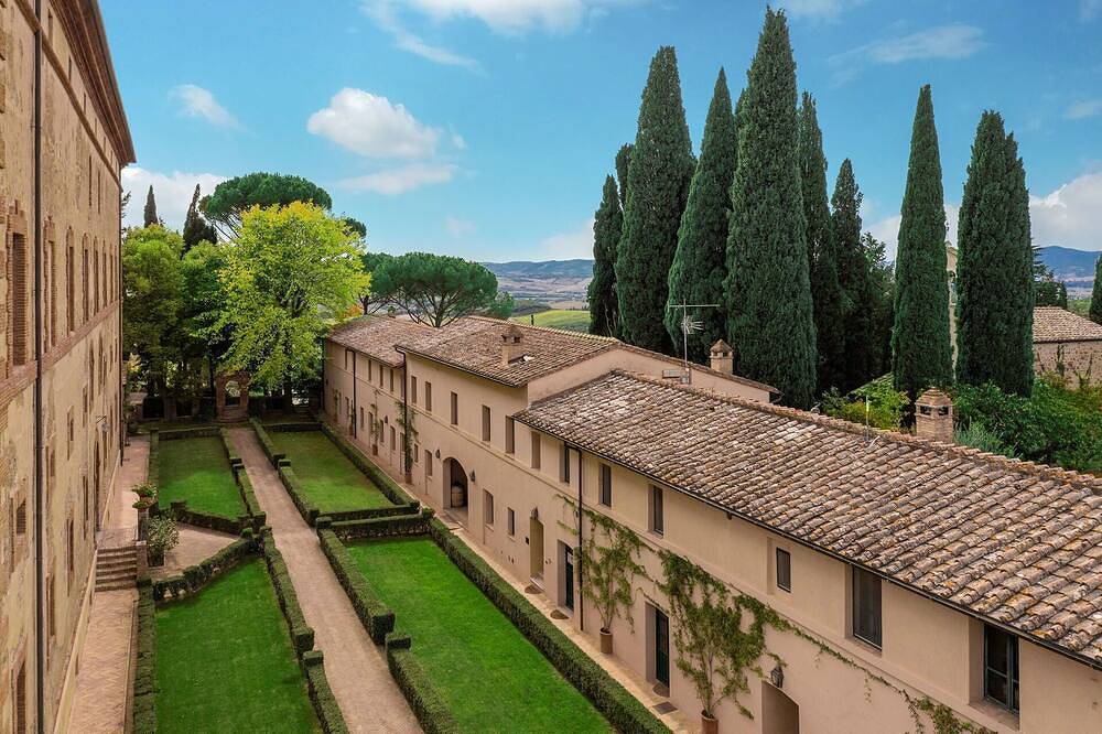 Villa a Montalcino con 11 camere da letto e 22 posti letto in Montalcino, Val d’Orcia