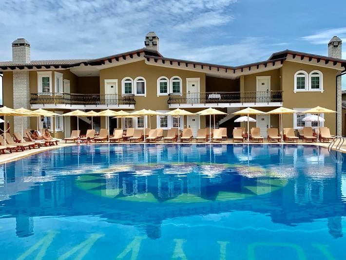 Resort per 2 persone, con Giardino e Piscina per bambini nonché Piscina e Panorama in Albania