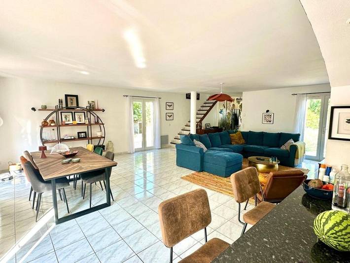 Location de vacances pour 8 personnes, avec piscine ainsi que jardin et vue, animaux acceptés dans Lac de la Cavayère - 3