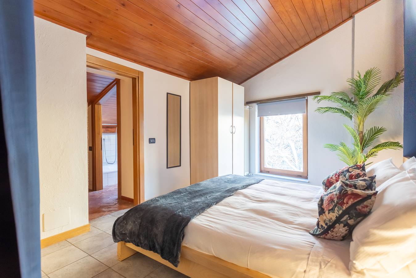 Entire apartment, Blue Attic Historical Como City Center in Como, Lake Como
