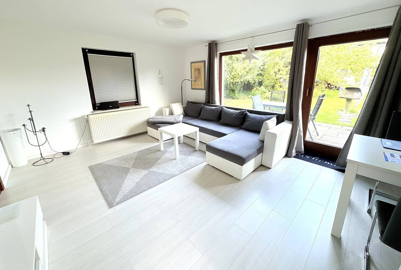 Bungalow im Garten - Komfortables Ferienhaus mit Terrasse und Feuerschale in Wiek, Région de Rügen