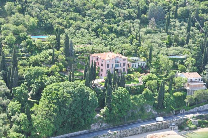 B&b per 4 persone, con Terrazza e Giardino nonché Piscina e Vista lago a Torri del Benaco